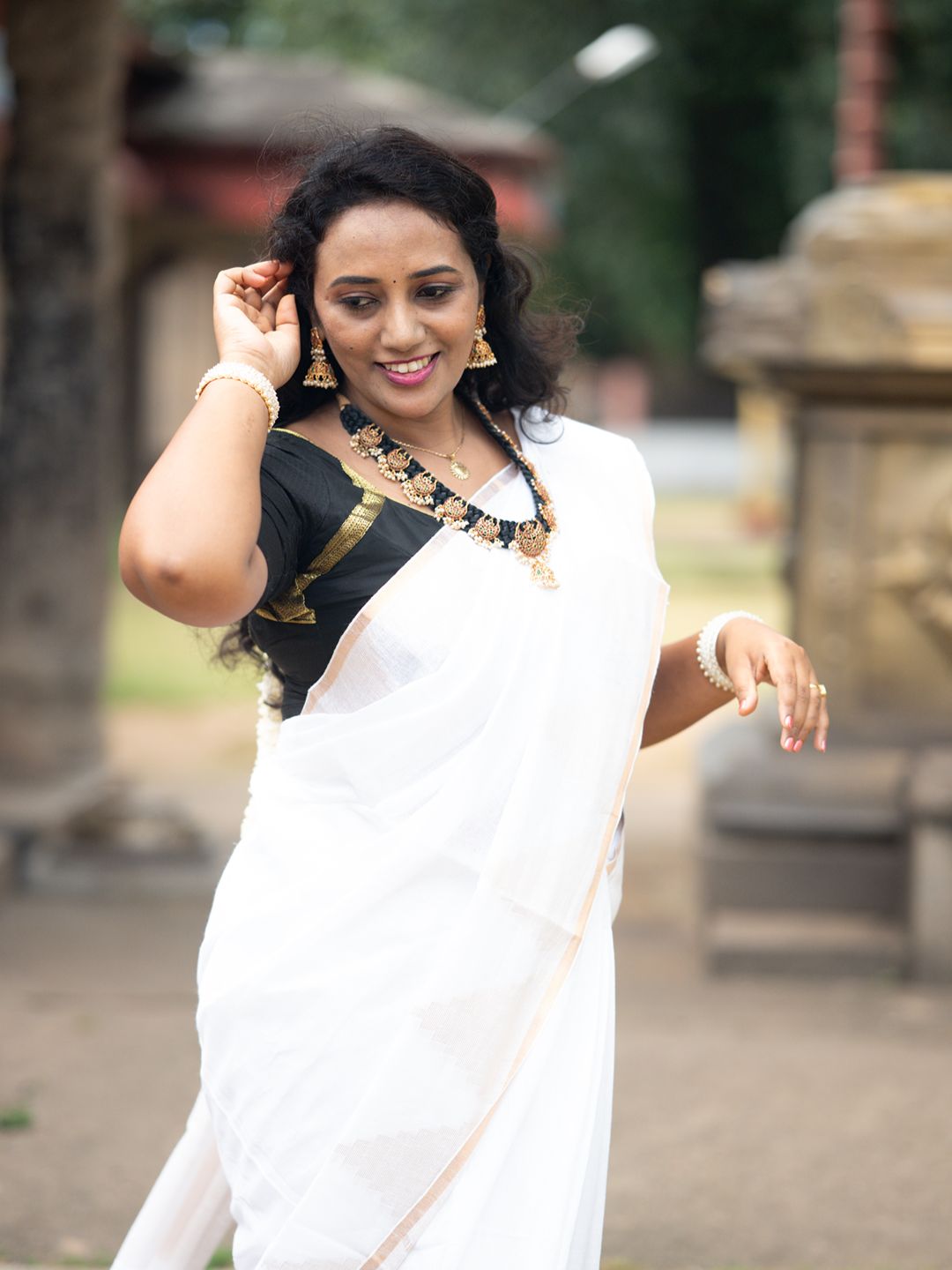 GUDI SAREE- LINEN ZARI SAREE / temple border- white
