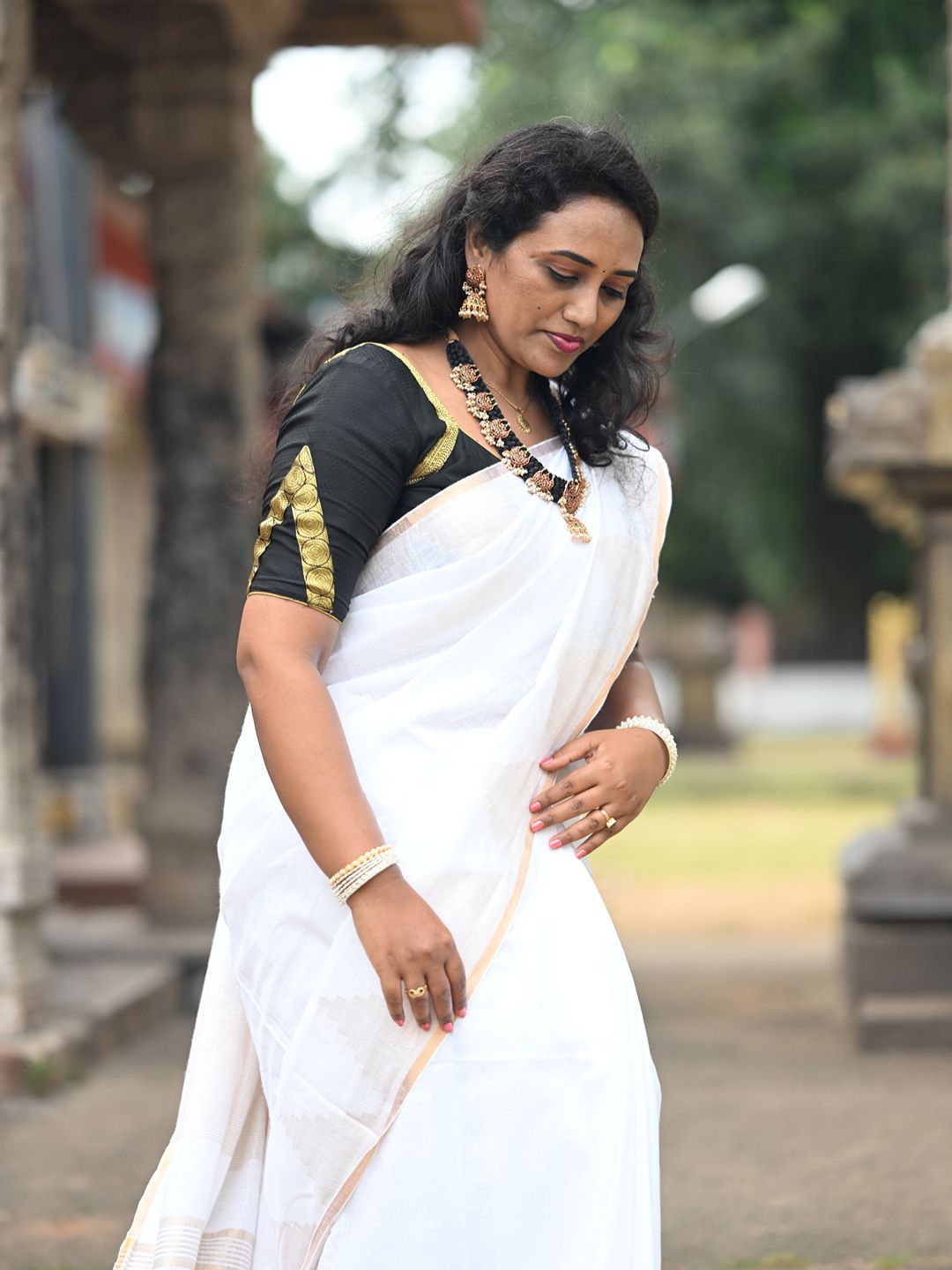 GUDI SAREE- LINEN ZARI SAREE / temple border- white - Image 4