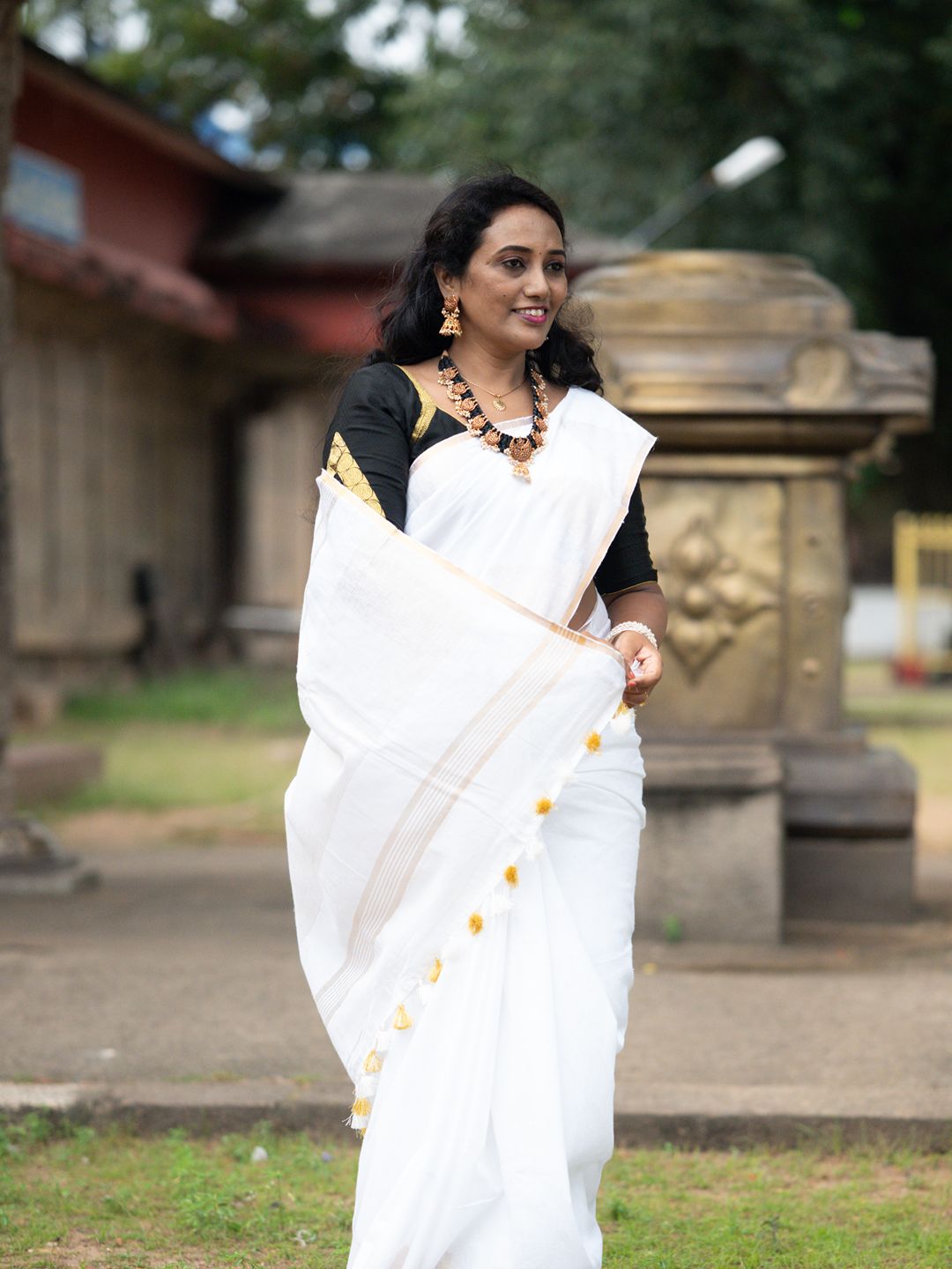 GUDI SAREE- LINEN ZARI SAREE / temple border- white - Image 6
